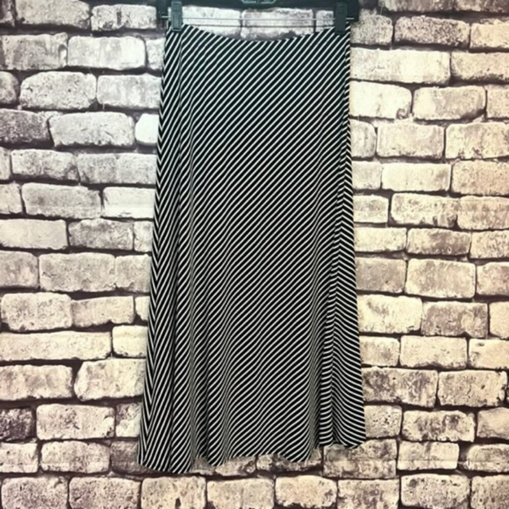 White House Black Market Black & White Asymmetrical Striped Skirt Size XS